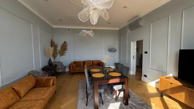 Panorama jadalni z dwoma sofami